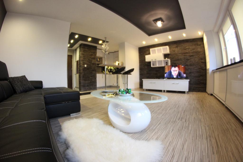 Black & White Apartment