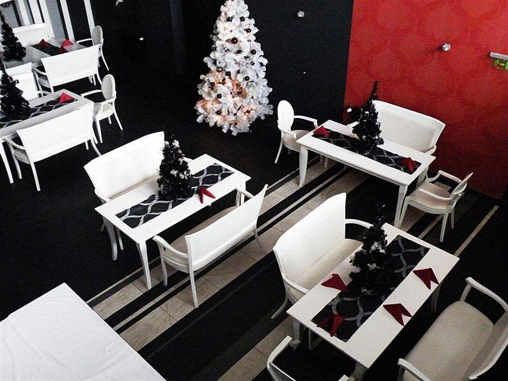 Apartment Black & White *